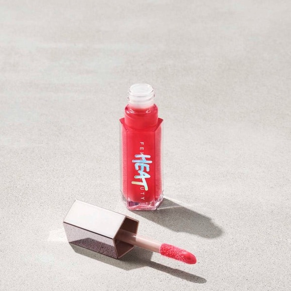 NEW IN BOX Fenty Gloss Bomb Heat Universal Lip Luminizer & Plumper~Hot Cherry - Picture 1 of 13
